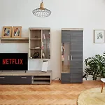 Prague Days - Spacious 3Bdr Apartment - Trendy Neighbourhood
