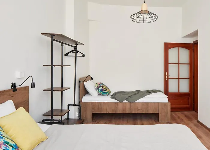 Prague Days - Spacious 3Bdr Apartment - Trendy Neighbourhood