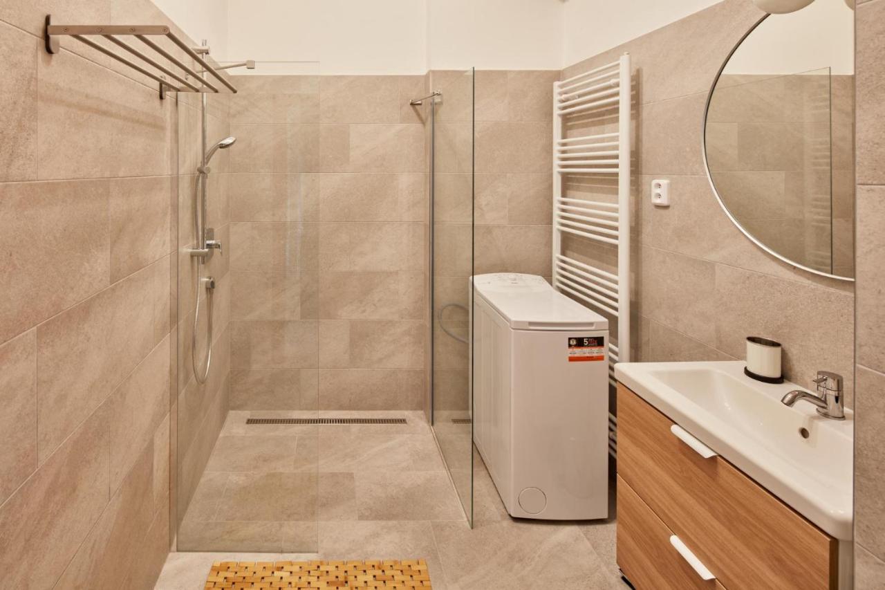 Days - Spacious 3bdr - Trendy Neighbourhood Apartamento Praga